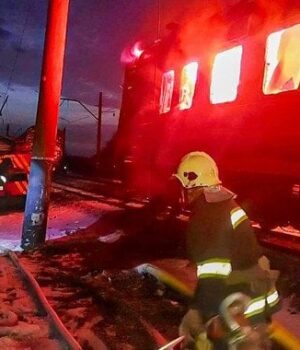 Атака-РФ-по-пасажирському-потягу-на-Харківщині:-кількість-загиблих-зросла-(відео) Атака-РФ-по-пасажирському-потягу-на-Харківщині:-кількість-загиблих-зросла-(відео)