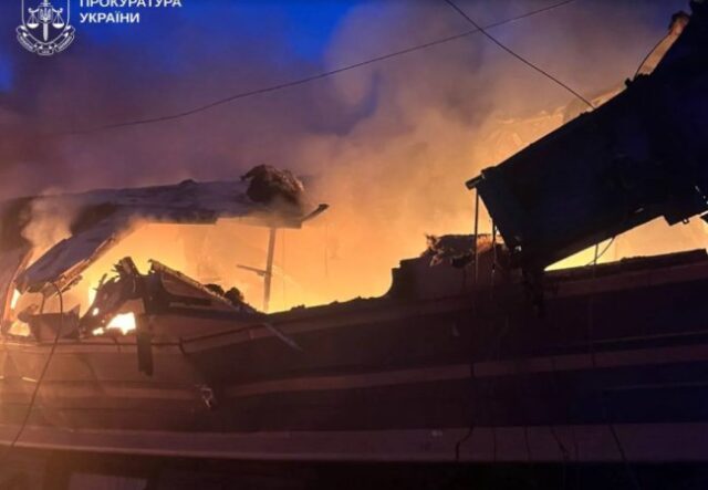 На Харківщині росіяни обстріляли пасажирський потяг, є загиблі На-Харківщині-росіяни-обстріляли-пасажирський-потяг,-є-загиблі