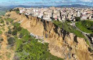 Масштабний зсув ґрунту поставив під загрозу існування частини міста на Сицилії Масштабний-зсув-ґрунту-поставив-під-загрозу-існування-частини-міста-на-Сицилії