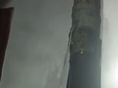 У Луцьку через лід прорвало трубу і підтопило багатоповерхівку. ВІДЕО У-Луцьку-через-лід-прорвало-трубу-і-підтопило-багатоповерхівку.-ВІДЕО