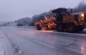 У низці областей другу добу крижаний дощ, на Одещині заборона на рух на одній з... У-низці-областей-другу-добу-крижаний-дощ,-на-Одещині-заборона-на-рух-на-одній-з.