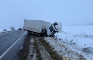 Смертельна аварія на Волині: водій вантажівки, здійснюючи обгін, зіткнувся з авто Смертельна-аварія-на-Волині:-водій-вантажівки,-здійснюючи-обгін,-зіткнувся-з-авто