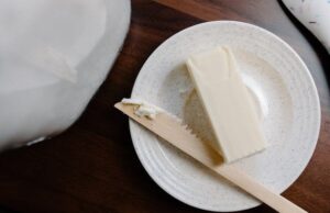 Чи можна давати коту вершкове масло: ветеринари розповіли про ризики та користь Чи можна-давати-коту-вершкове-масло:-ветеринари-розповіли-про-ризики-та користь