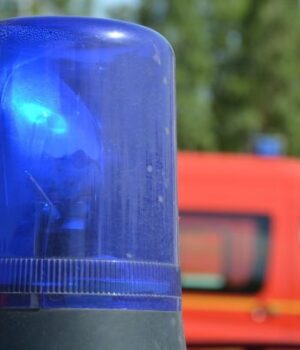 Пропалило-пальці-аж-до-кістки:-чоловік-постраждав-через-зарядну-станцію Пропалило-пальці-аж-до-кістки:-чоловік-постраждав-через-зарядну-станцію