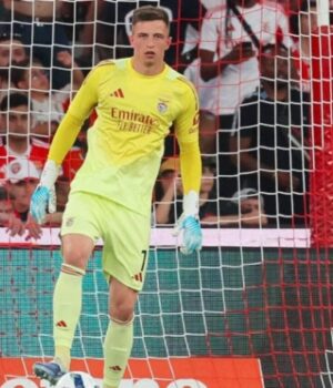 Український-воротар-“Бенфіки”-забив-видовищний-гол-“Реалу”-і-вивів-клуб-у-плейоф-Ліги-чемпіонів