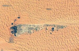 Астронавти помітили стародавнє озеро, приховане в пустелі Астронавти-помітили-стародавнє-озеро,-приховане-в-пустелі