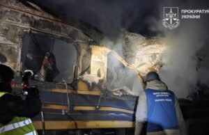Удар РФ по потягу на Харківщині: виявили фрагменти шести тіл Удар-РФ-по-потягу-на-Харківщині:-виявили-фрагменти-шести-тіл