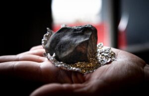 Дівчинка випадково виявила метеорит старший за Землю Дівчинка-випадково-виявила-метеорит-старший-за-Землю