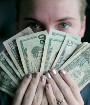 Чоловік-випадково-отримав-330-зарплат:-як-він-вчинив-далі