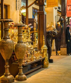 У-Дубаї-побудують-дорогу-з-чистого-золота