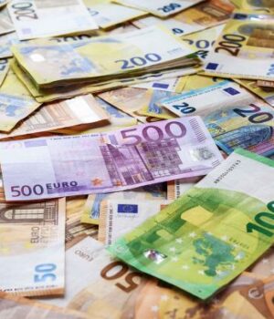 Стало-відомо,-коли-ЄС планує-перший-транш-в рамках-90 млрд-євро-кредиту-для-України