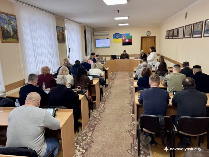 На позачерговій сесії Нововолинської міської ради депутати ухвалили 11 рішень На-позачерговій-сесії-Нововолинської-міської-ради-депутати-ухвалили-11-рішень
