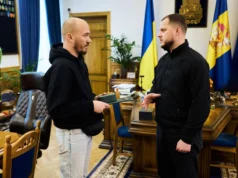 Нагороджено журналіста, який врятував дитину на Київщині під час атаки рф Нагороджено журналіста, який врятував дитину на Київщині під час атаки рф