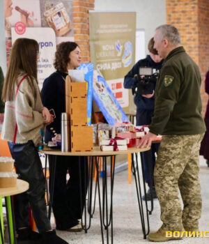 Їжі-й-краму-досхочу:-що-представили-на-ярмарку-ветеранського-бізнесу.-Фоторепортаж