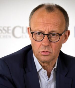 Мерц-виступив-проти-відправки-миротворців-в-Україну-під-європейським-прапором Мерц-виступив-проти-відправки-миротворців-в-Україну-під-європейським-прапором