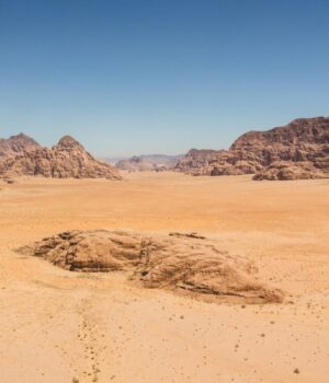 У-Сахарі-знайшли-загадкові-темні-плато,-що-змінюють-пустелю-вже-мільйони-років У-Сахарі-знайшли-загадкові-темні-плато,-що-змінюють-пустелю-вже-мільйони-років