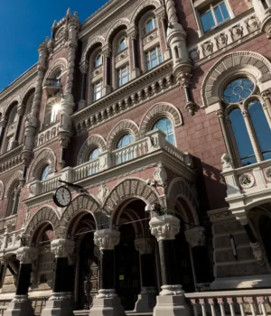 img_nbu_building_ins_1063.webp Нацбанк випустив пам’ятну монету на честь «Паляниці»