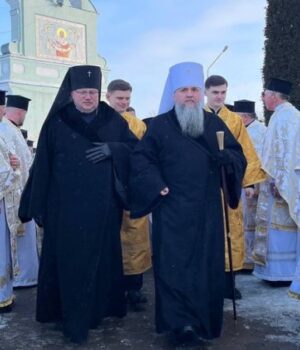 Епіфаній-на-Волині-очолив-першу-службу-у-Свято-Успенському-соборі-після-передачі-в-ПЦУ