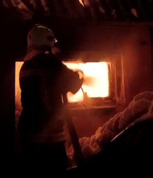 Через-коротке-замикання-на-Волині-горіли-хата-і-господарча-будівля Через-коротке-замикання-на-Волині-горіли-хата-і-господарча-будівля