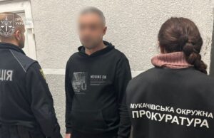 На Закарпатті чоловік зґвалтував 16-річну подругу сина, поки та спала На-Закарпатті-чоловік-зґвалтував-16-річну-подругу-сина,-поки-та-спала