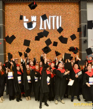 «Непереможні,-бо-освічені»:-випускники-ЛНТУ-отримали-дипломи-магістрів.-Фото