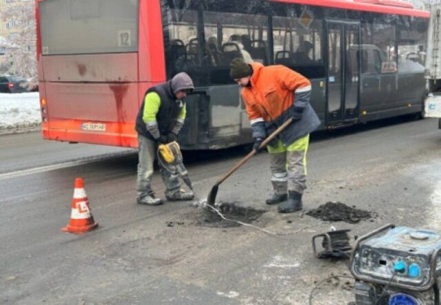 Ями і зруйнований асфальт: у Луцьку просять відремонтувати частину вулиці Ями-і-зруйнований-асфальт:-у-Луцьку-просять-відремонтувати-частину-вулиці
