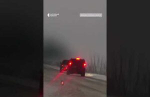 “Я повернусь, коли дрони відібʼють”. Люди не хочуть покидати прифронтове село (ВІДЕО) “Я повернусь, коли дрони відібʼють”. Люди не хочуть покидати прифронтове село (ВІДЕО)