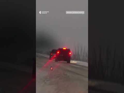 “Я повернусь, коли дрони відібʼють”. Люди не хочуть покидати прифронтове село (ВІДЕО) “Я повернусь, коли дрони відібʼють”. Люди не хочуть покидати прифронтове село (ВІДЕО)