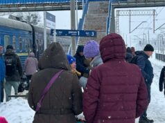 Танці на морозі й намотування кіл під снігом. Як польські вокзали приймають українців Танці-на-морозі-й-намотування-кіл-під-снігом.-Як-польські-вокзали-приймають-українців