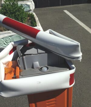 Суд-у-Луцьку-оштрафував-неповнолітнього,-який-зламав-шлагбаум-на-Театральному-майдані Суд-у-Луцьку-оштрафував-неповнолітнього,-який-зламав-шлагбаум-на-Театральному-майдані