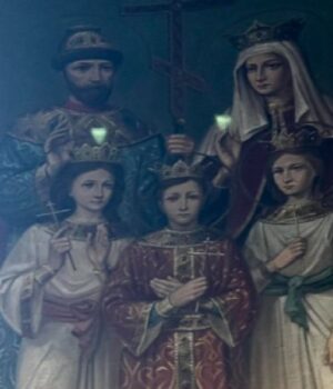 В-Успенському-соборі-на-Волині-московський-патріархат-залишив-розпис-російського-царя-з-сім’єю В-Успенському-соборі-на-Волині-московський-патріархат-залишив-розпис-російського-царя-з-сім’єю