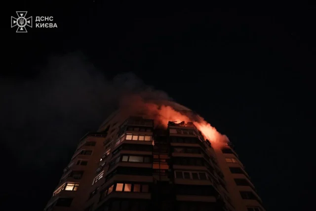 Нічна атака на Київ: троє постраждалих та значні руйнування у п’яти районах столиці Нічна-атака-на-Київ:-троє-постраждалих-та-значні-руйнування-у-п’яти-районах-столиці