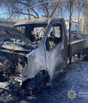 Пообіцяли-3000-доларів:-19-річний-лучанин-на-замовлення-спалив-вантажівку Пообіцяли-3000-доларів:-19-річний-лучанин-на-замовлення-спалив-вантажівку