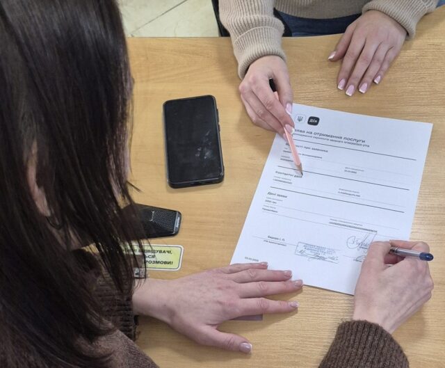 У луцькому ЦНАПі перша відвідувачка отримала послугу «Скринінг здоров’я 40+» У-луцькому-ЦНАПі-перша-відвідувачка-отримала-послугу-«Скринінг-здоров’я-40+»