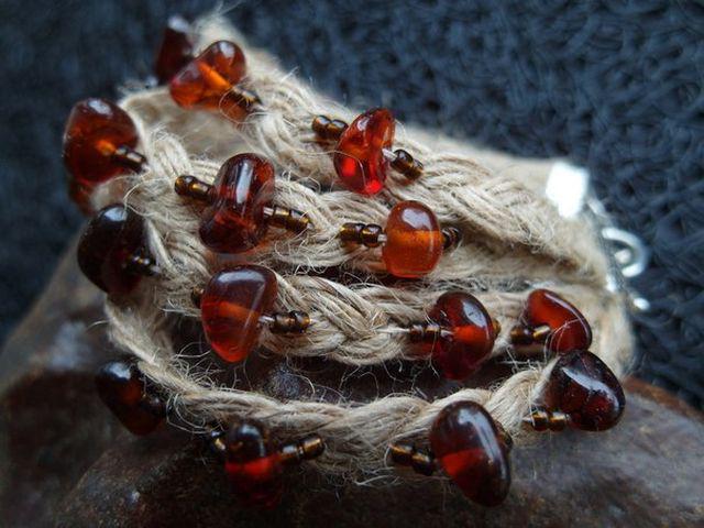 Вдома знайшли прикраси з бурштину: волинянин збідніє на десятки тисяч гривень Вдома-знайшли-прикраси-з-бурштину:-волинянин-збідніє-на-десятки-тисяч-гривень