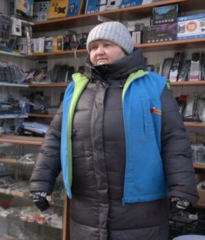 Як-продавці-на-ринку-у-Луцьку-рятуються-від-морозів:-подробиці Як-продавці-на-ринку-у-Луцьку-рятуються-від-морозів:-подробиці