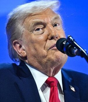 Трамп-закликав-рухатися-далі-у-справі-Епштейна-і-не-став-відповідати-на-питання-про-жертв