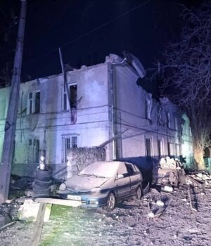 В-Одесі-після-атаки-пошкоджені-будинки,-школа-і-дитсадок-(фото)