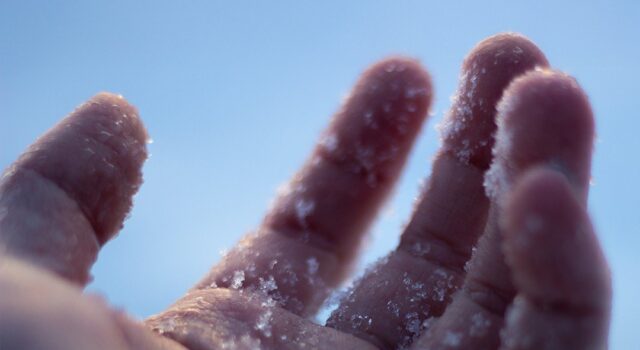 Перша допомога в разі переохолодження та обмороження: поради Центру здоров’я Перша-допомога-в-разі-переохолодження-та-обмороження:-поради-Центру-здоров’я