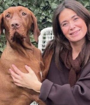 Дівчина-проковтнула-ложку-через-свого-собаку:-що-сталося-далі