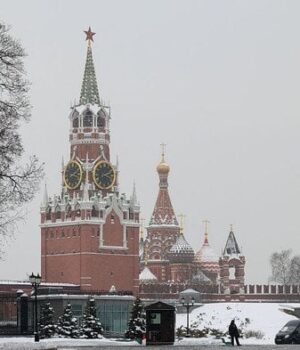 Головний-дипломат-Макрона-провів-переговори-в Москві —-reuters