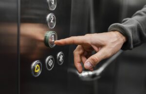 Скільки людей застрягали в ліфтах під час відключень світла у Луцьку Скільки-людей-застрягали-в-ліфтах-під-час-відключень-світла-у-Луцьку