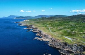 В Ірландії є чарівний острів, де можна пройти слідами кінозірок: чим ще він особливий В-Ірландії-є-чарівний-острів,-де-можна-пройти-слідами-кінозірок:-чим-ще-він-особливий