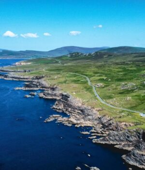 В-Ірландії-є-чарівний-острів,-де-можна-пройти-слідами-кінозірок:-чим-ще-він-особливий
