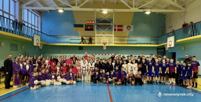 Юні спортсмени міста отримали нову форму та інвентар Юні-спортсмени-міста-отримали-нову-форму-та-інвентар