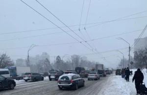 Київ та область застрягли в заторах через сильний снігопад 5 лютого: фото, відео і всі... Київ-та-область-застрягли-в-заторах-через-сильний-снігопад-5-лютого:-фото,-відео-і-всі.