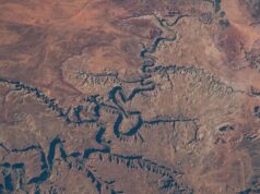 Неймовірна річка “дереться” вгору по схилу через гори: як таке може бути Неймовірна-річка-“дереться”-вгору-по-схилу-через-гори:-як-таке-може-бути