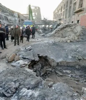 Київ змінює графіки світла через удар по Дарницькій ТЕЦ