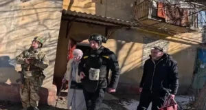 Рятувальники показали евакуацію 9 людей з Дружківки на Донеччині Рятувальники-показали-евакуацію-9-людей-з-Дружківки-на-Донеччині