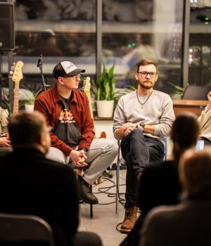 Луцькі-спільноти,-поезія-та-музика:-у-просторі-pen-ukraine-в-Києві-відбувся-волинський-квартирник